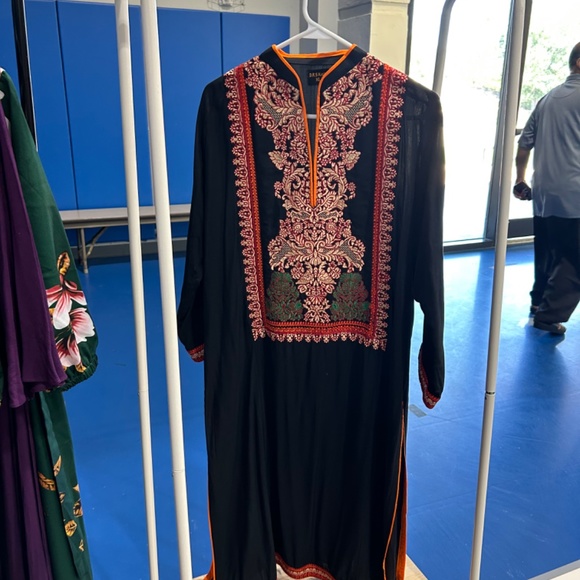 Indian Salwar Kameez - Picture 3 of 11